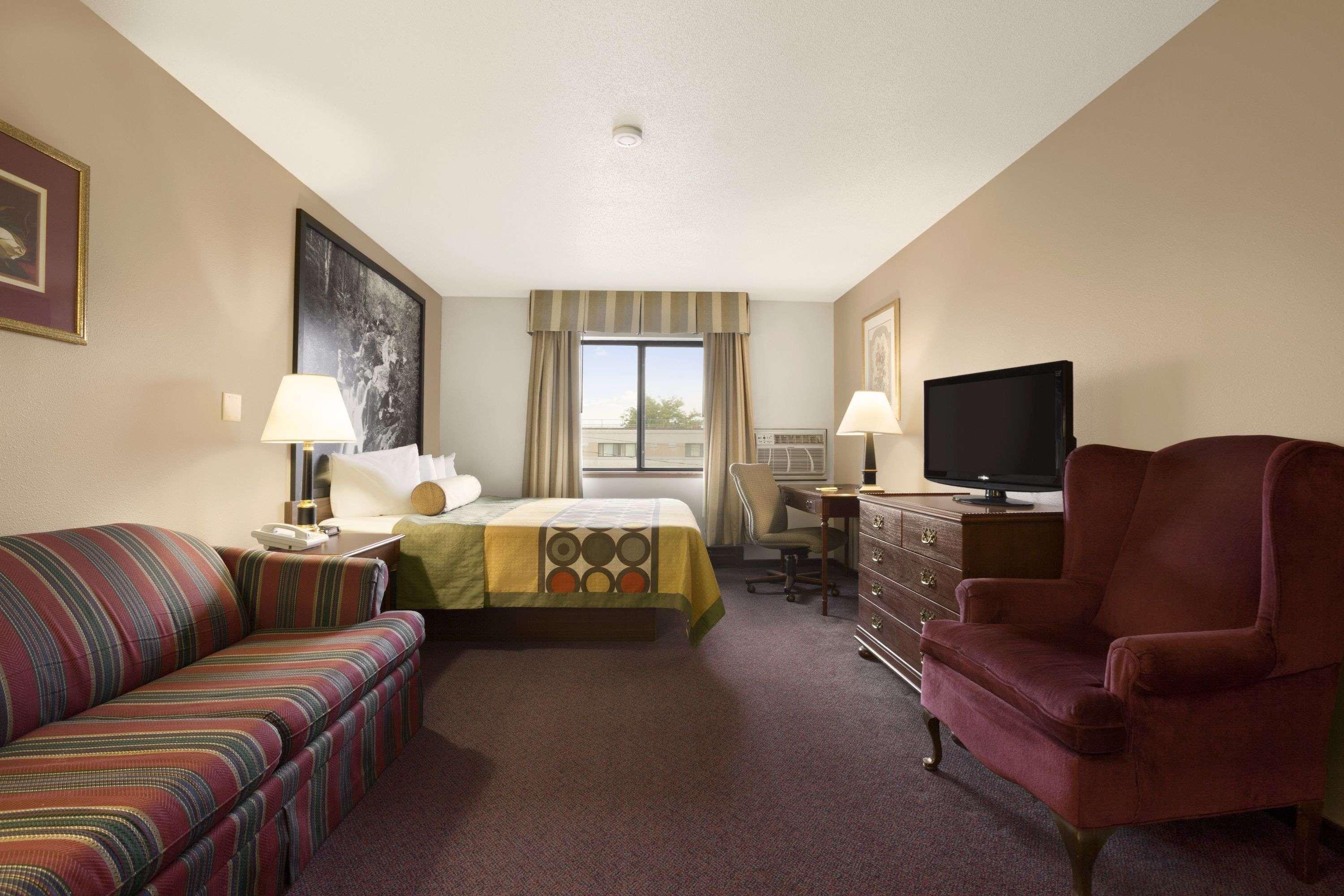 Hotel Super 8 By Wyndham Milwaukee Airport Exterior foto