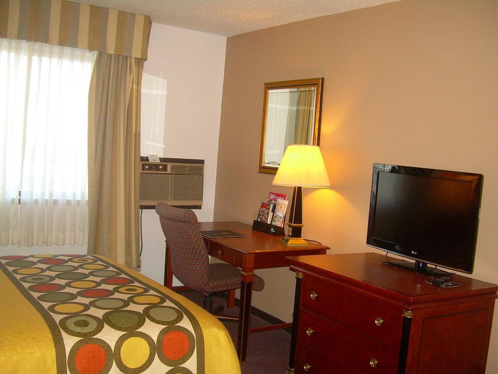 Hotel Super 8 By Wyndham Milwaukee Airport Habitación foto